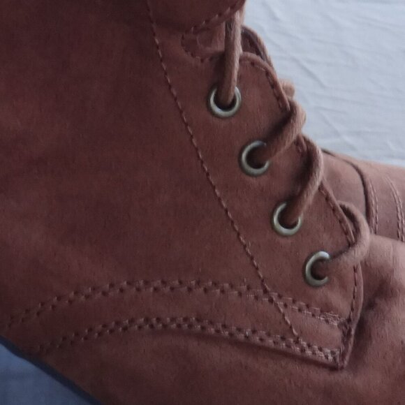 Charlotte Russe women's boots, size 8, brown suede 2" stacked heel, lace up,soft - Picture 10 of 16